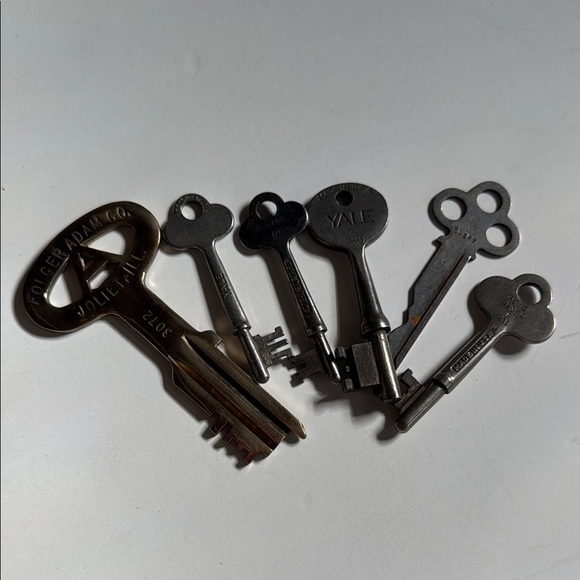 Set of 6 Vintage Keys - Picture 1 of 4